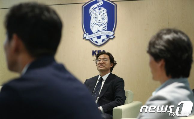 要跟自己离婚，还要分割财产？他要是真起诉自己，自己可怎么办？自己现在也老了、也没钱了，真要离了婚，那还有什么好日子可过？一想到这，马岚瞬间有些怂了。